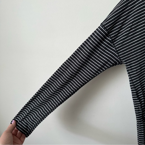 ⭐️ Lululemon | Black and White Striped Long Sleeve Top - Picture 2 of 8